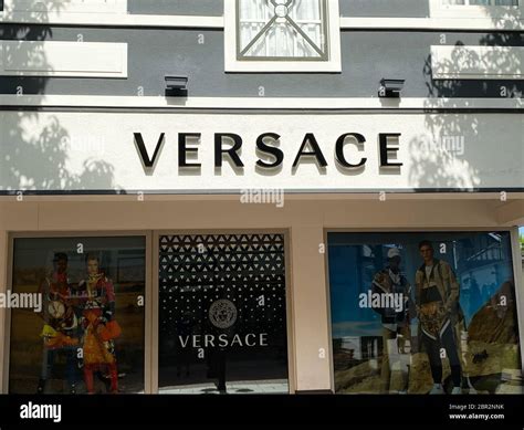 foto's van versace roermond